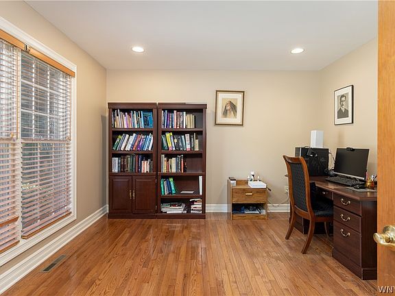 4th image of 32 Forrester Ct
