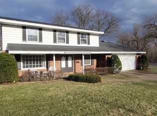302 Riverview Ct, Portage, WI 53901
