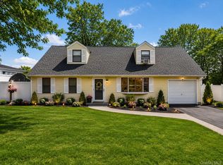 112 Rosemont Avenue, Farmingville, NY 11738