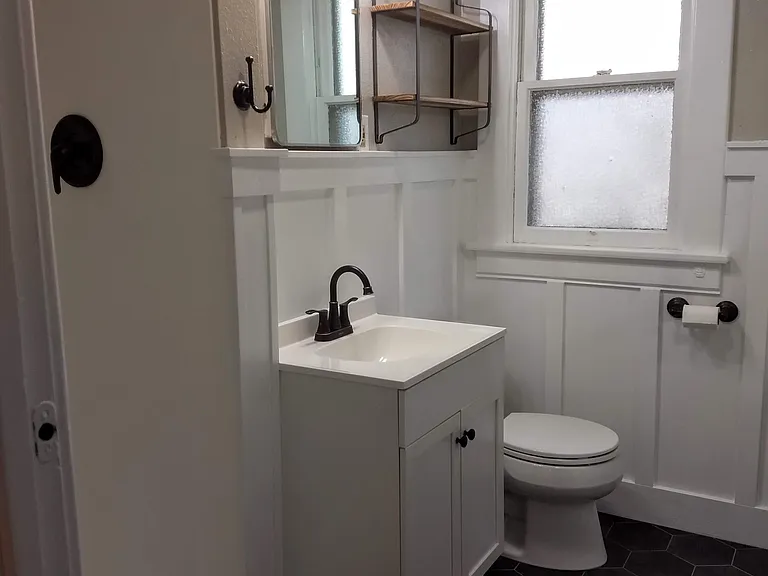 2014 10th Ave #A — Photo 8