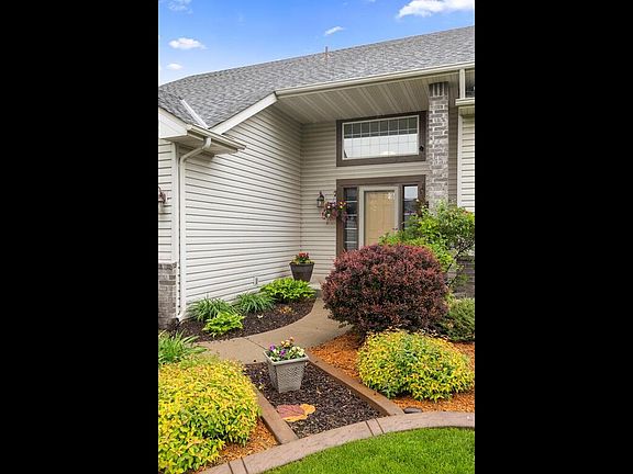 4th image of 4901 193rd St W