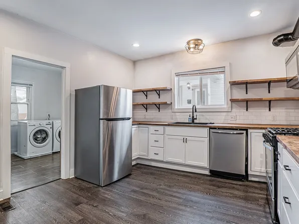 1036 Jackson St NW, Grand Rapids, MI