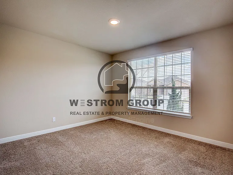 820 Greenford Mnr — Photo 29