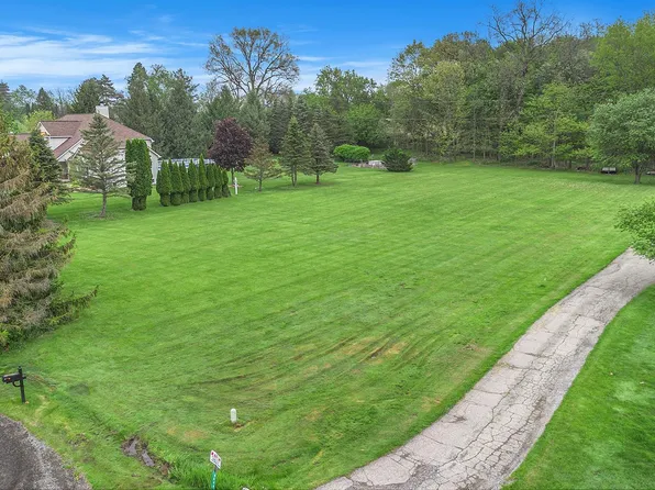 4864 Cooley Lake Ct, Commerce Township, MI 48382