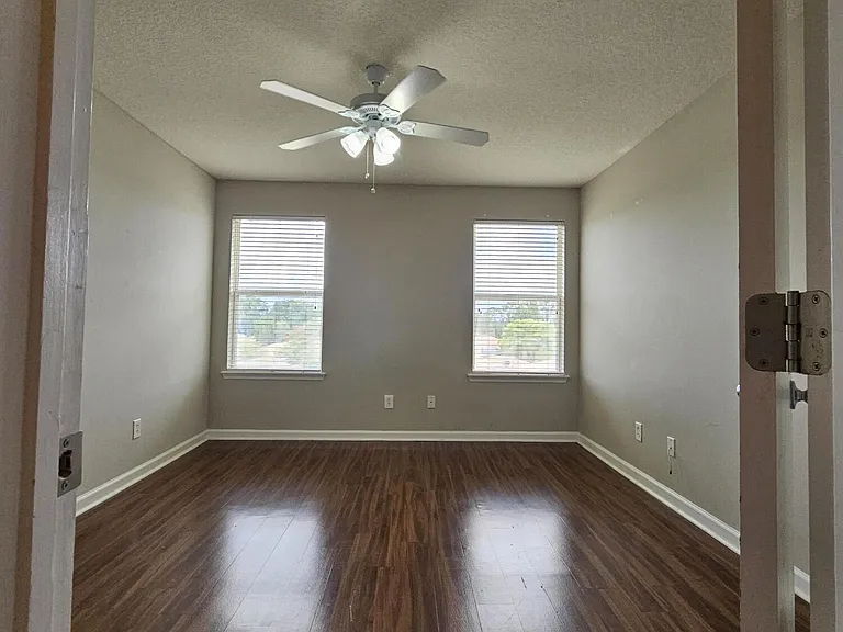 2334 Sunset Bluff Dr — Photo 9