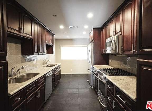 2nd image of 6021 Lindley Ave Unit 9