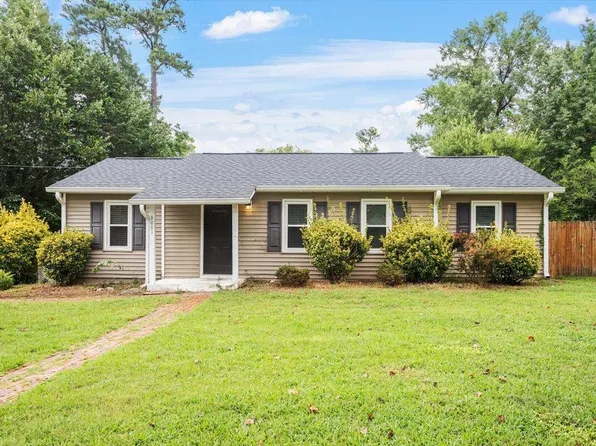 3001 Pinehurst Dr, Raleigh, NC 27604