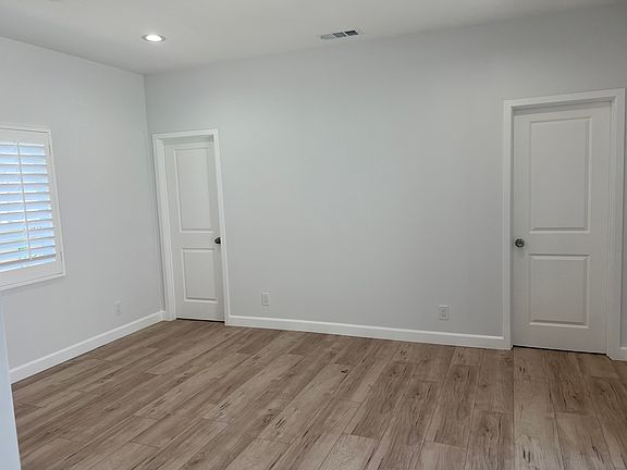 4th image of 12681 Groveview St