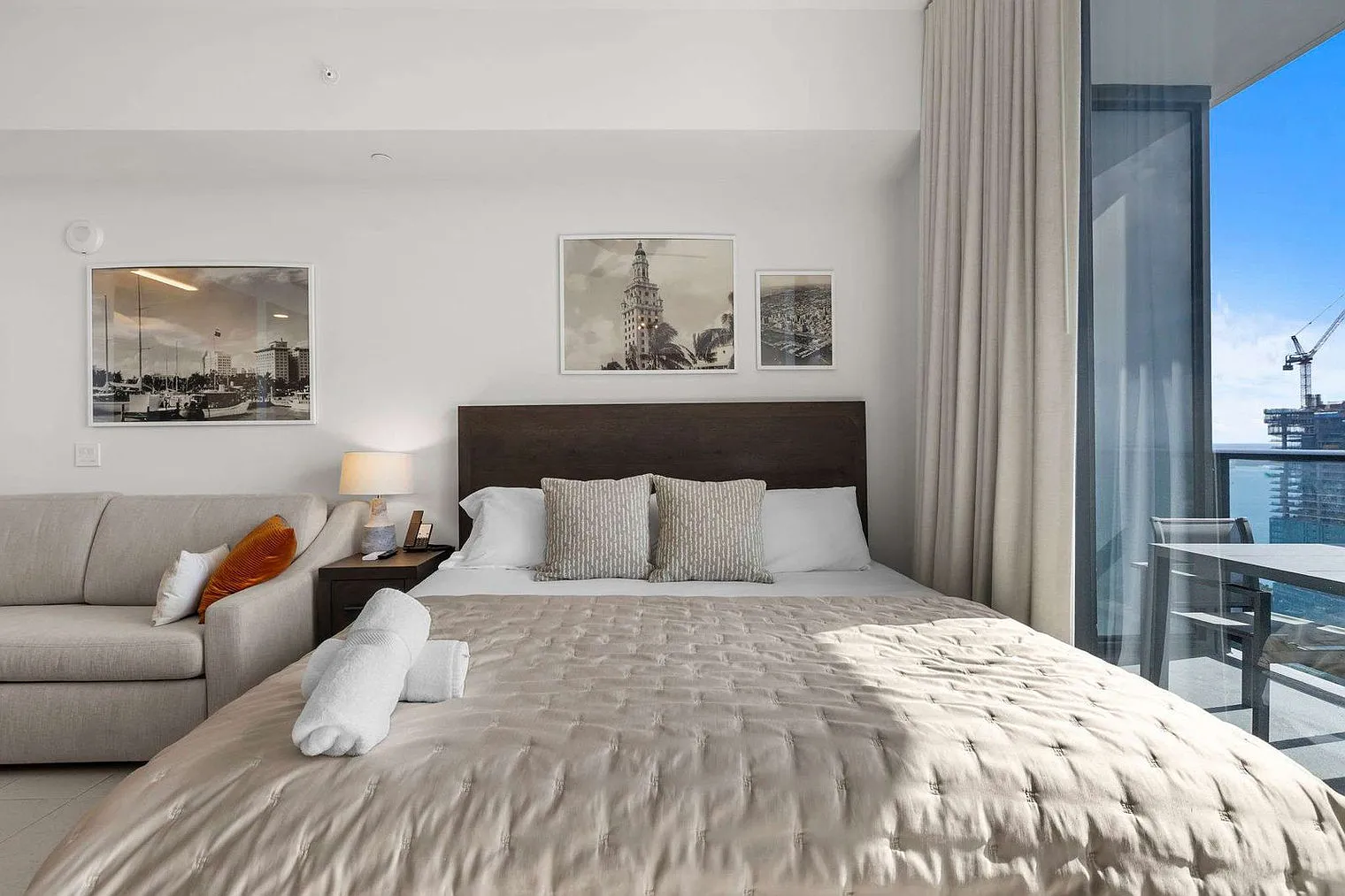 Studio, 1.0 bath, 365 sqft, $2,426 — Photo 2