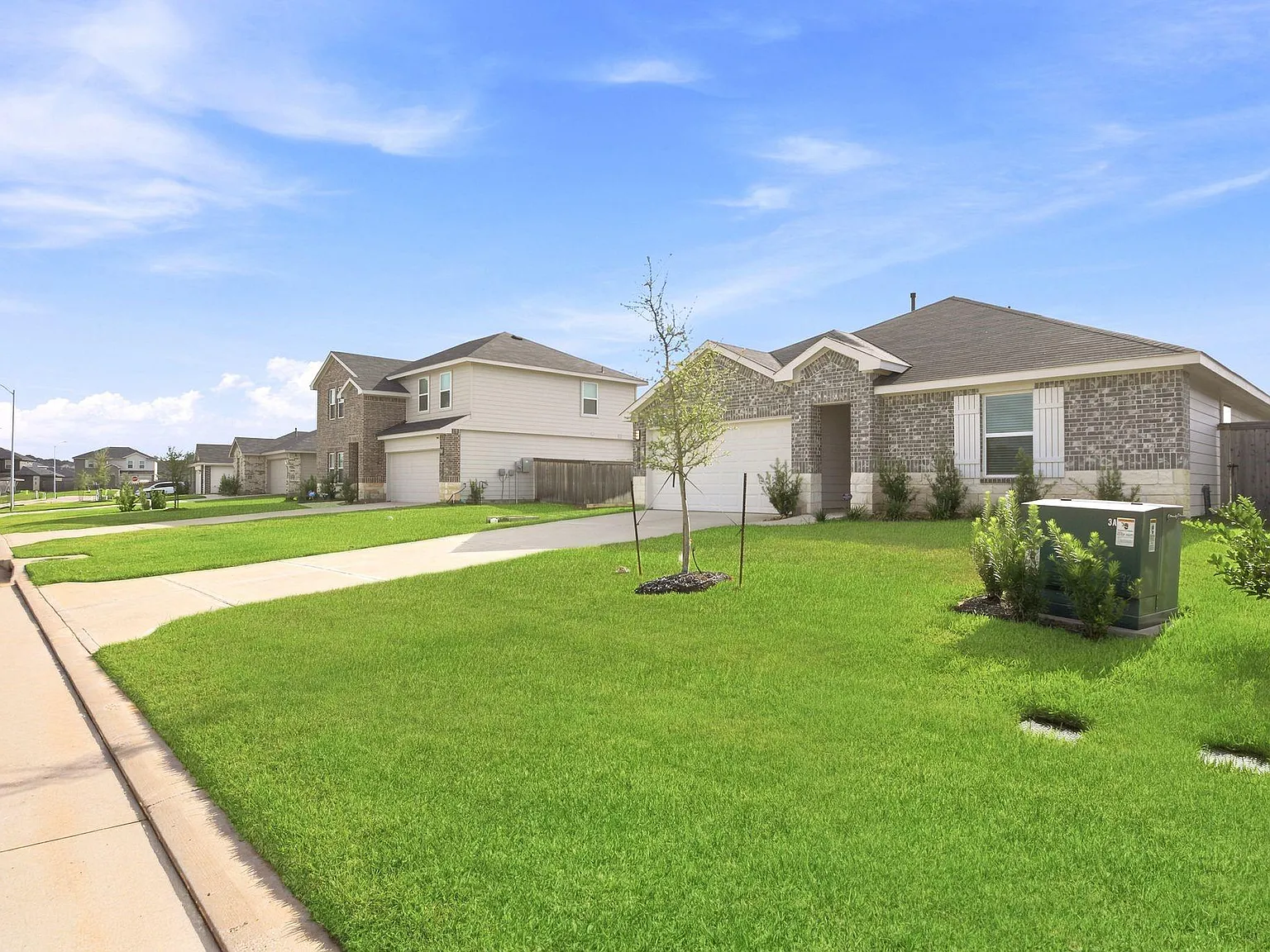 3 bed, 2.0 bath, 1427 sqft, $1,795 — Photo 2