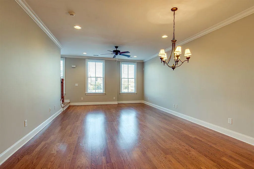 Building Photo - 2114 Acklen Ave #305