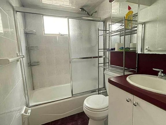 4th image of 14 Bridgetown St #2
