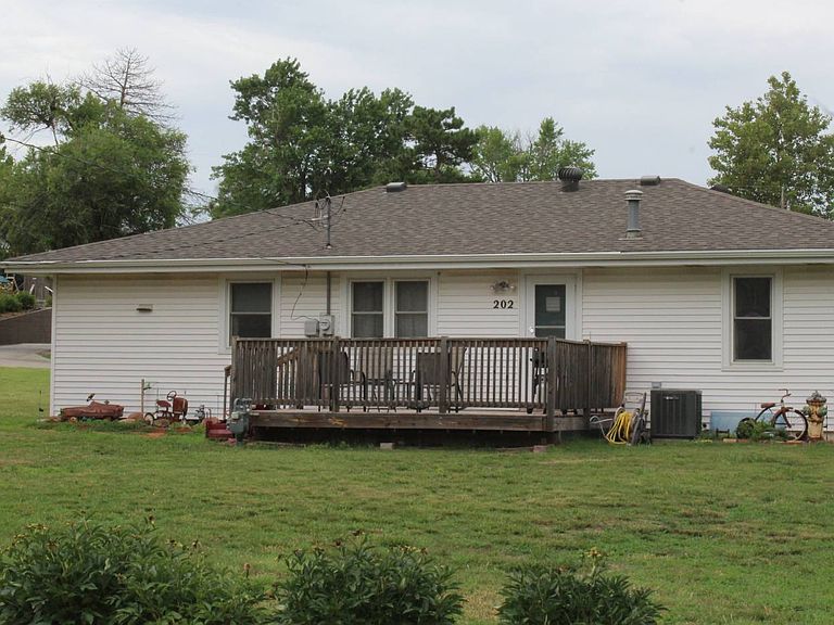 Listing photo 3