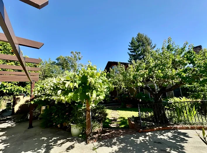 121 Sweeney Ct — Photo 4