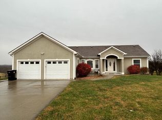 20555 Orchard Ln, Saint Joseph, MO 64505