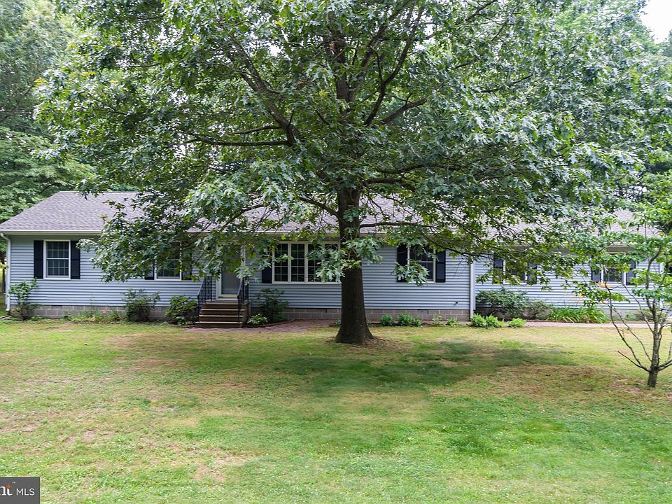 1st image of 207 Waterford Dr