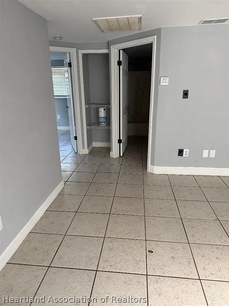 2 bed, 1.0 bath, 800 sqft, $1,025 — Photo 3