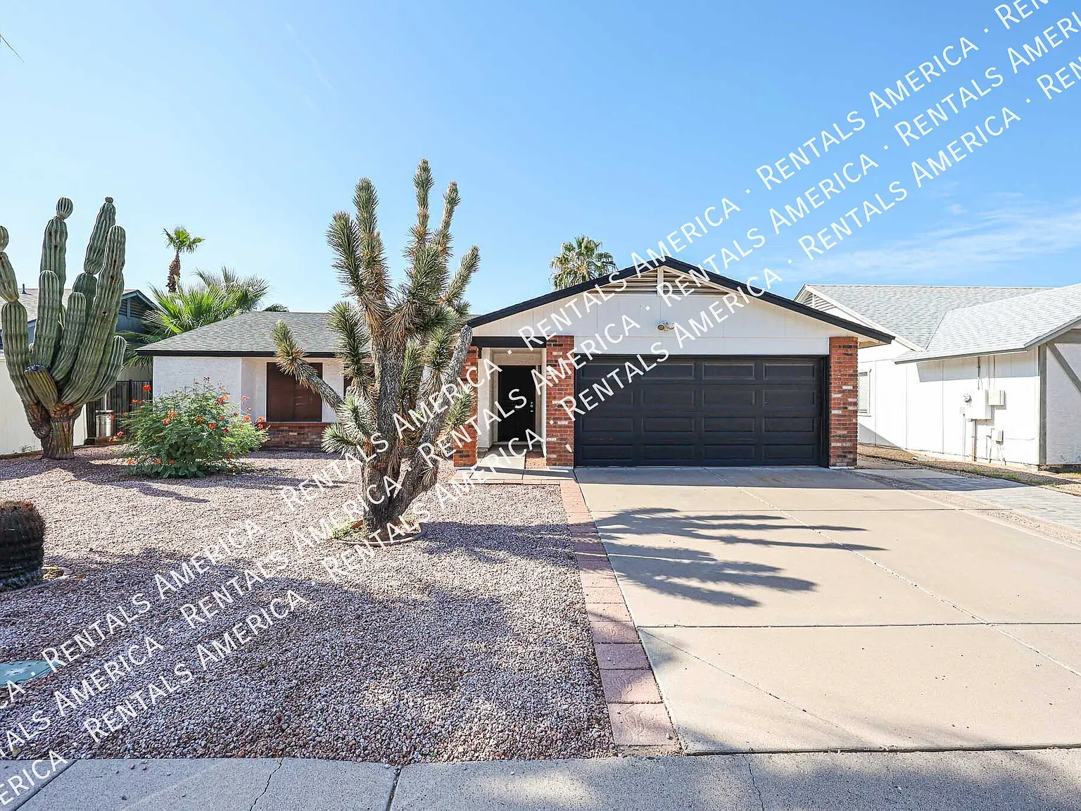 Beautifully Upgraded Single-Story 3 bedrm with a Pool! — Photo 2