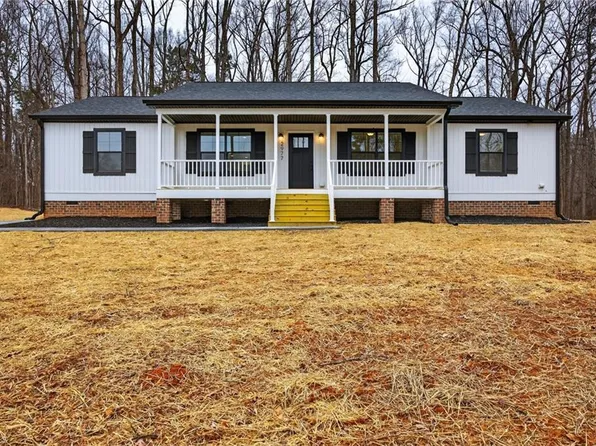 2977 Durant Dr, Winston Salem, NC 27107