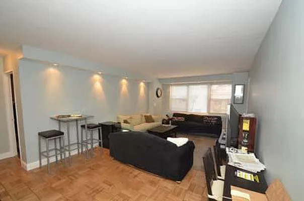 Rented by Buchbinder & Warren | media 21