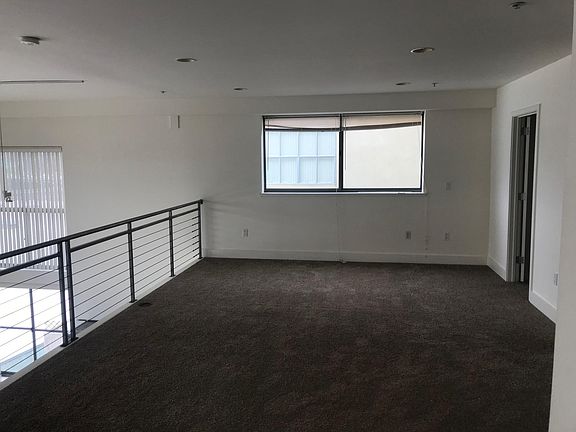 2nd image of 2141 26th St Unit 202