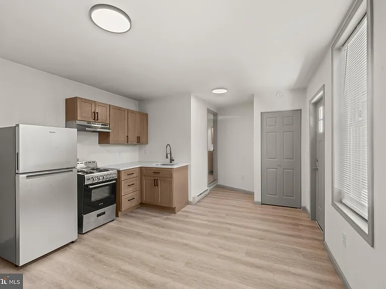 531 Walton St #2 — Photo 6