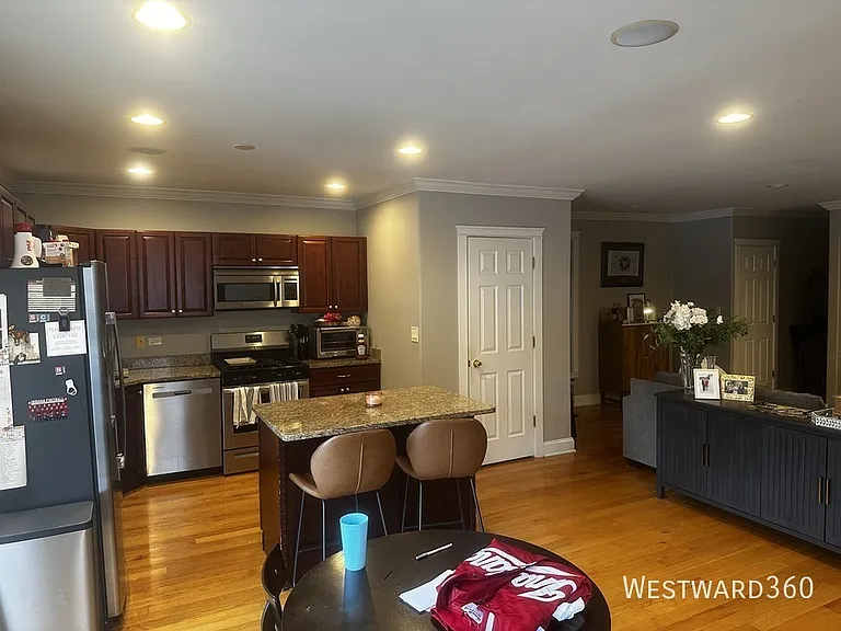 1226 W Huron St #101 — Photo 9