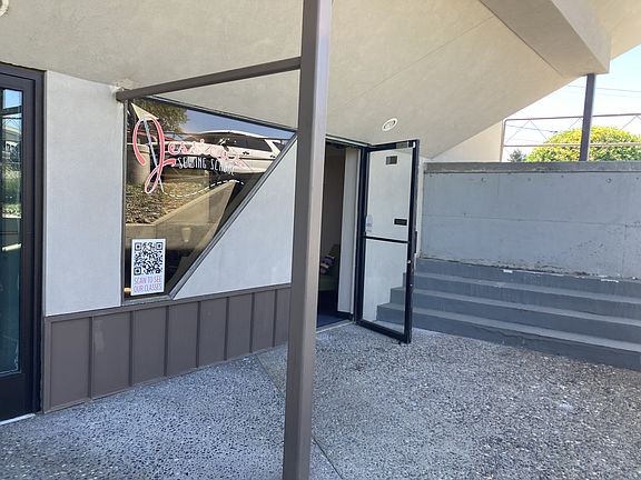 5th image of 3030 W Clearwater Ave #110