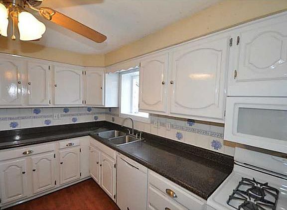 5th image of 378 Carmen Dr
