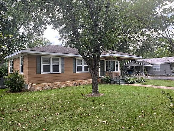 Yellow Brick Walk/Planter