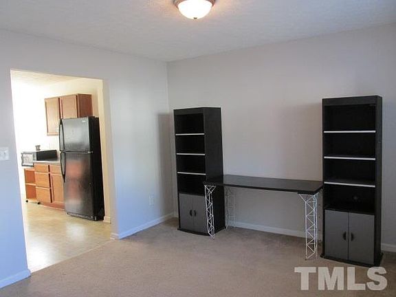 2nd image of 105 Knightwood Dr