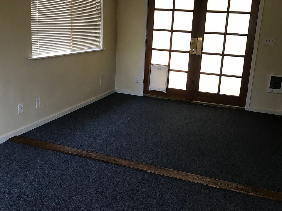 Living/dining room w/French Doors to back yard