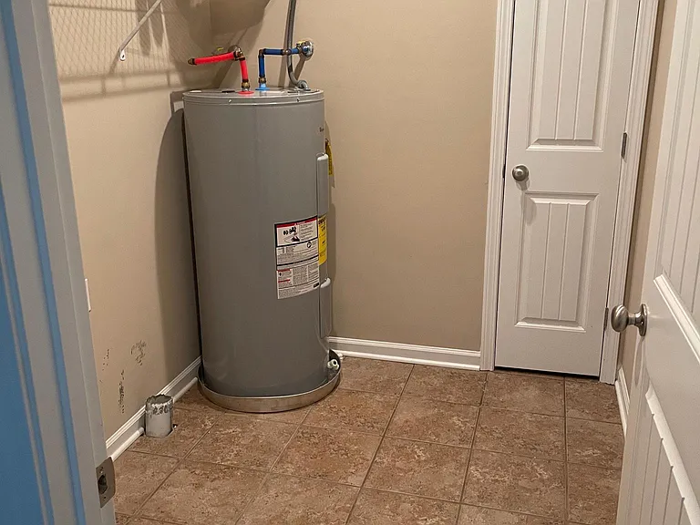 204 Williamsburg Cir — Photo 17