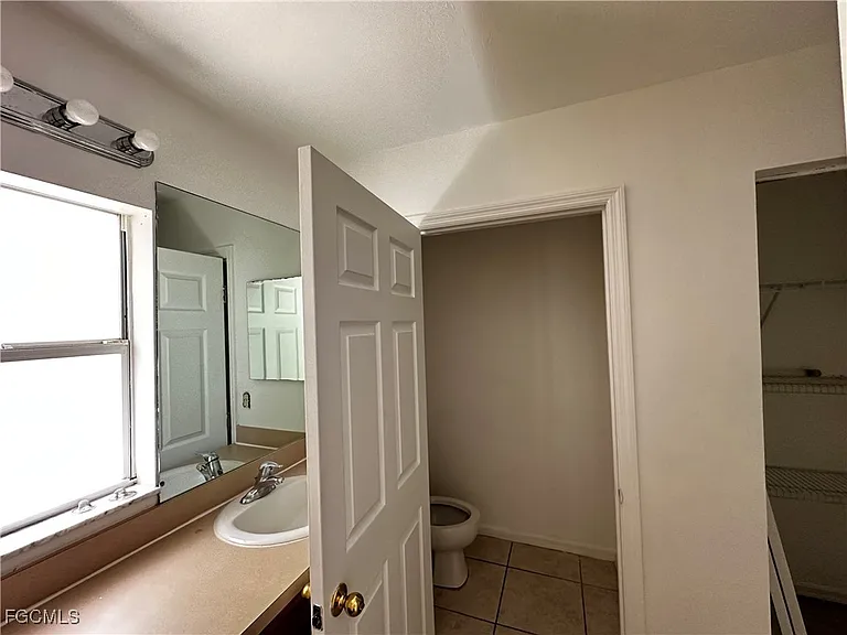 301 E 12th St — Photo 12