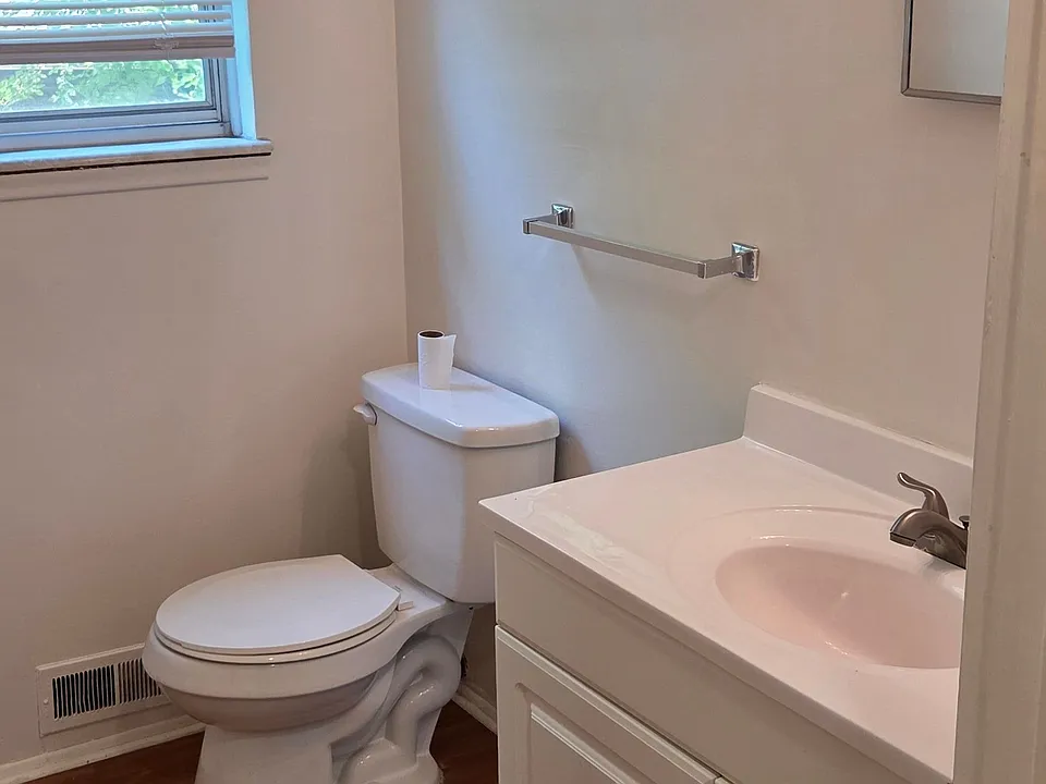 1/2 bath