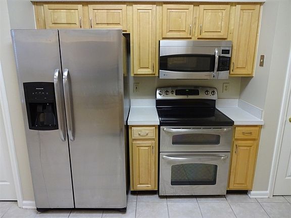 5th image of 304 N Elverton Pl