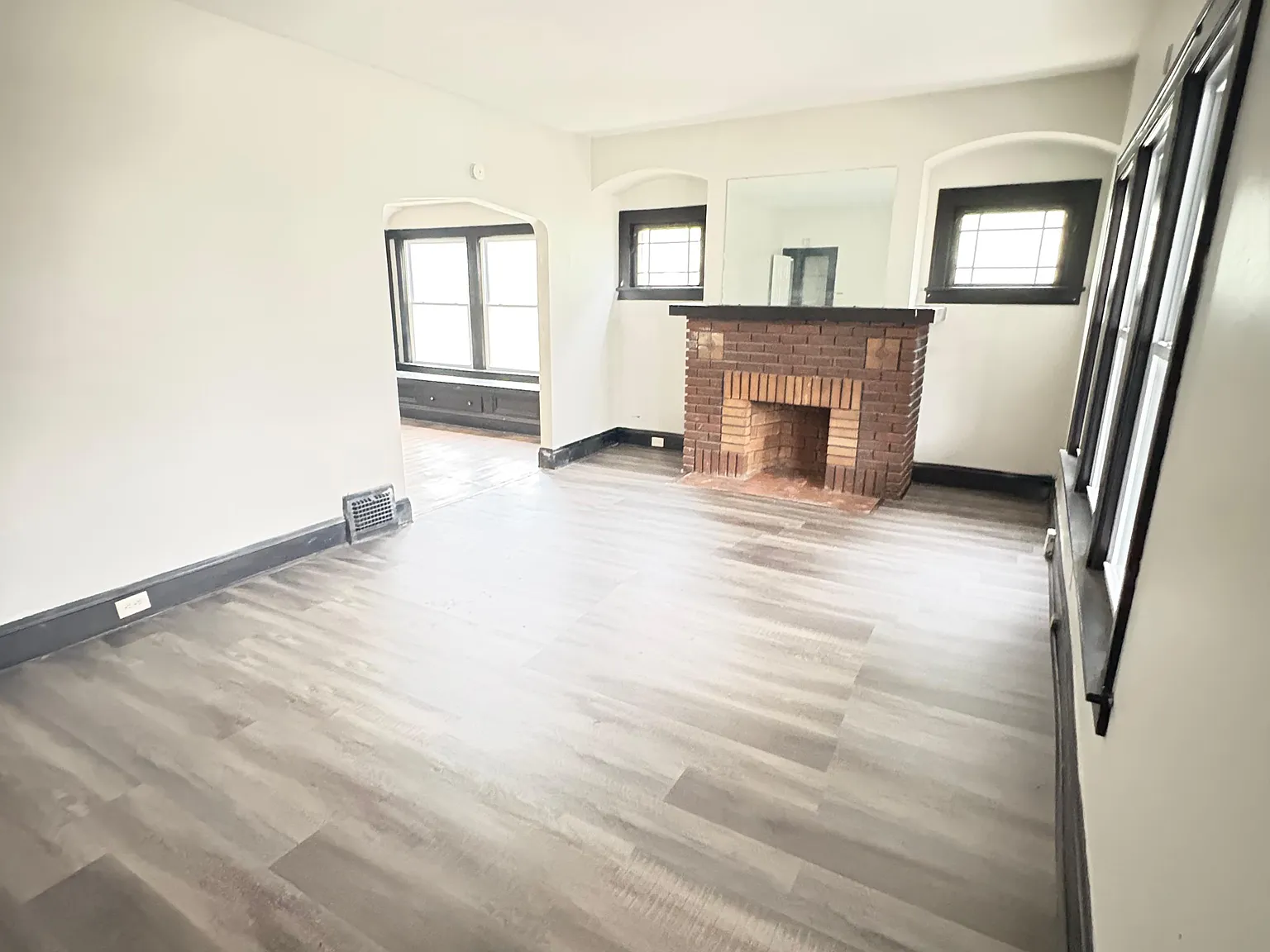 2 bed, 800 sqft, $985 — Photo 3
