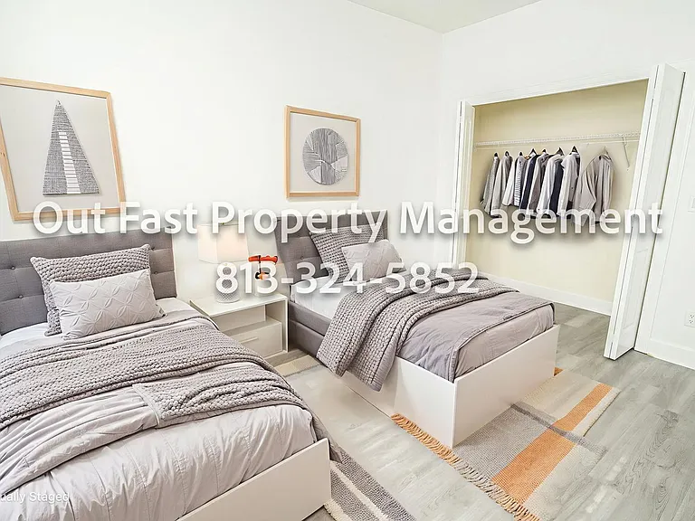 4859 W Prescott St — Photo 4