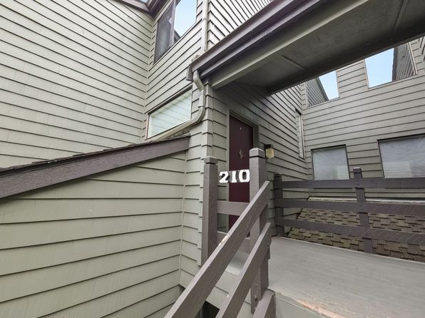 6 Lake Bellevue Dr APT 210