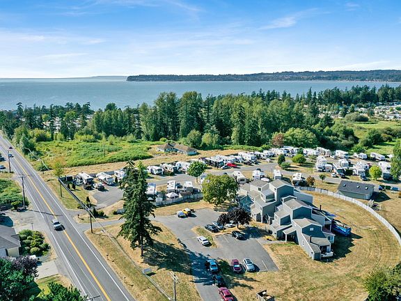 We are located 1 block from the ocean in Birch Bay.