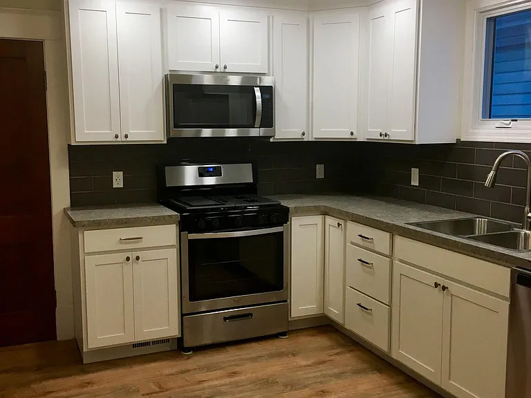 187 N Park Ave #UPPER — Photo 5