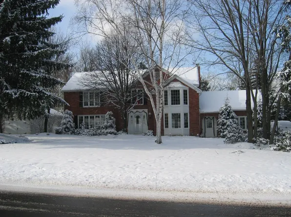 85 Fox Meadow Ln, Orchard Park, NY 14127