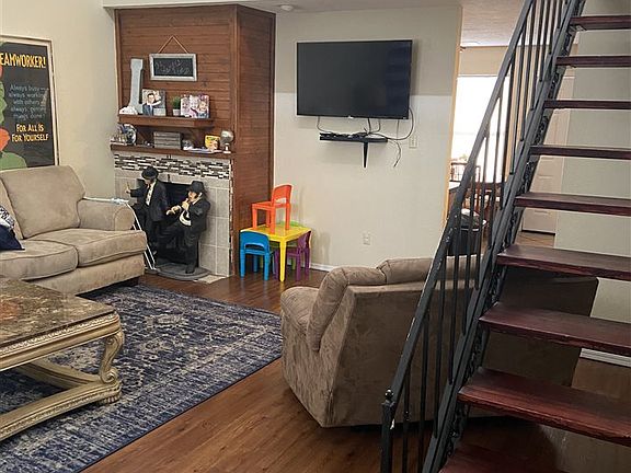 2nd image of 6805 NW Willow Springs Dr