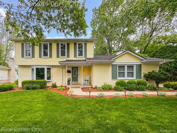 2036 Belle Vernon Dr, Rochester Hills, MI 48309