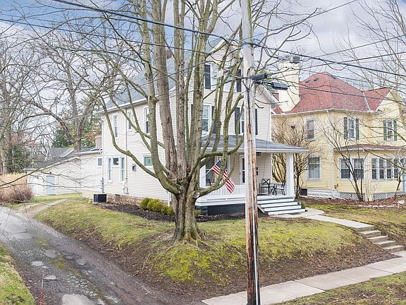 4th image of 145 W Lincoln Ave