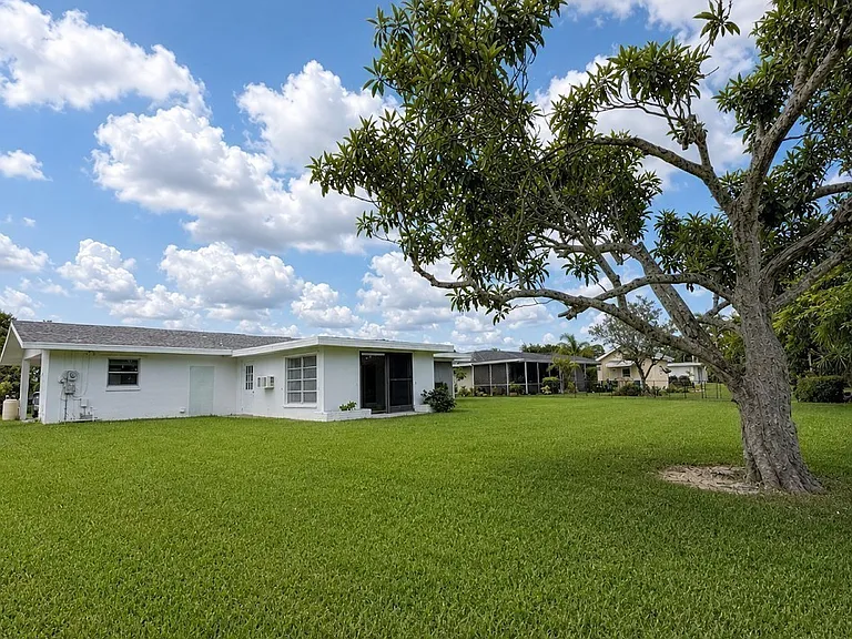 800 Willow Dr — Photo 22
