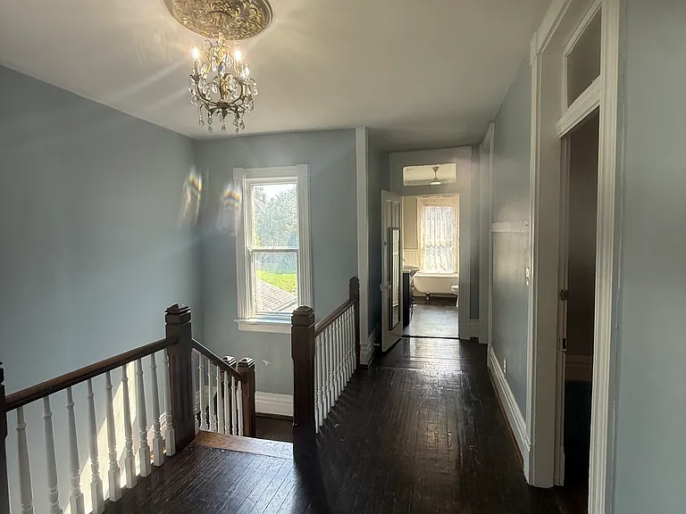 124 Powell St — Photo 14