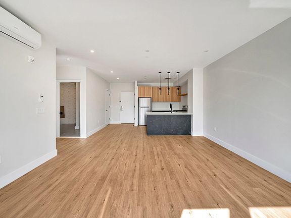 5th image of 3601 Liberty Ave #410