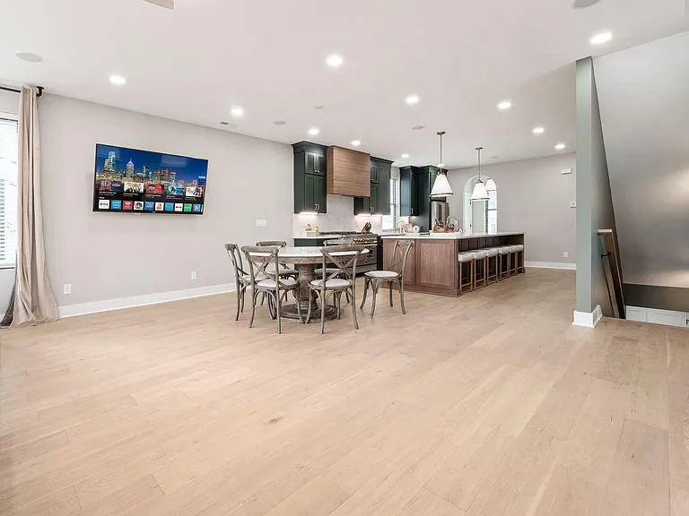 557 South Ln — Photo 3