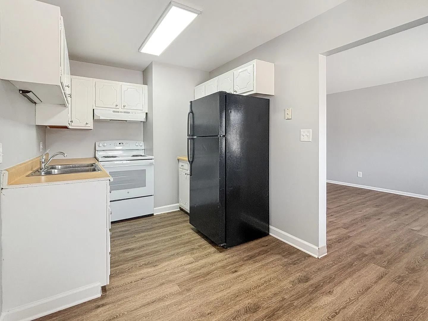 2 bed, 1.0 bath, 700 sqft, $1,295 — Photo 2